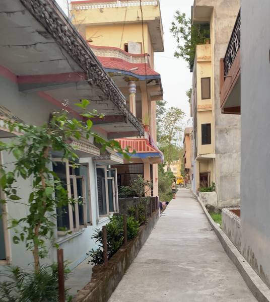 जग्गा बिक्रिमा = क्षितिज Kshitiz International College (KIC) को दक्षिण