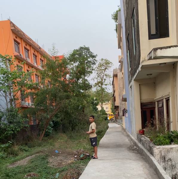 जग्गा बिक्रिमा = क्षितिज Kshitiz International College (KIC) को दक्षिण