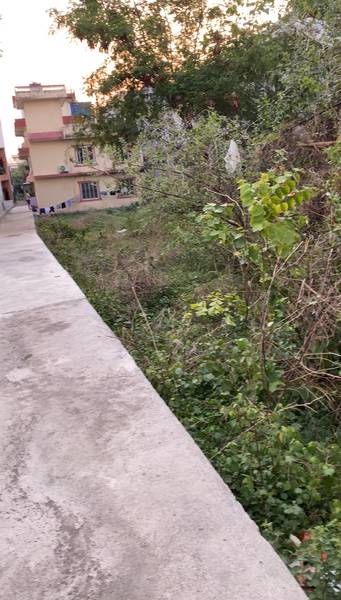 जग्गा बिक्रिमा = क्षितिज Kshitiz International College (KIC) को दक्षिण