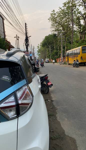 जग्गा बिक्रिमा = क्षितिज Kshitiz International College (KIC) को दक्षिण